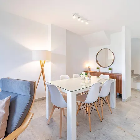 Апартаменты Townhouse W/ Swimming Pool And Underground Parking
