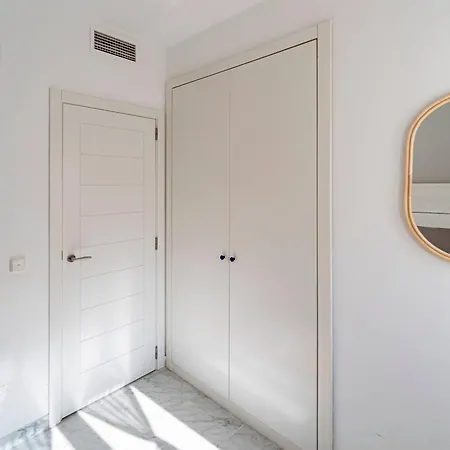 Апартаменты Townhouse W/ Swimming Pool And Underground Parking
