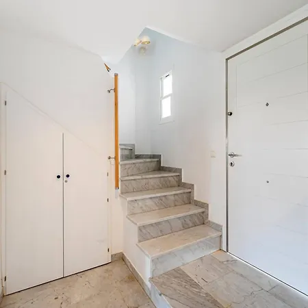 Townhouse W/ Swimming Pool And Underground Parking Апартаменты *