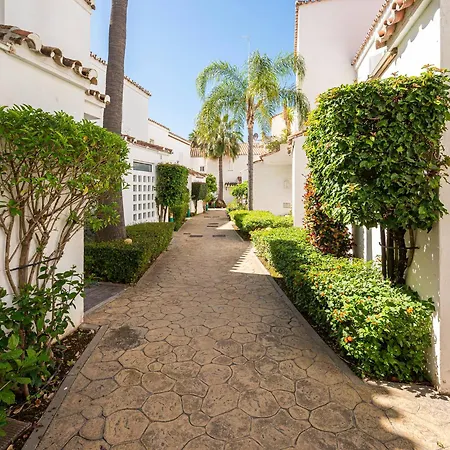 Townhouse W/ Swimming Pool And Underground Parking * Marbella