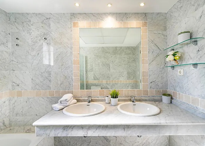 Townhouse W/ Swimming Pool And Underground Parking * Marbella