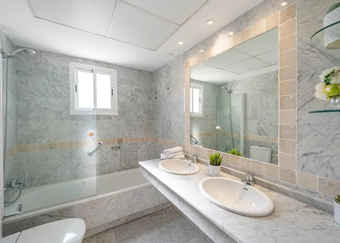 Appartamento Townhouse W/ Swimming Pool And Underground Parking Marbella