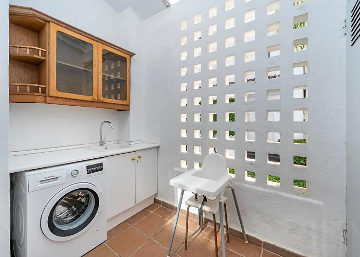 Townhouse W/ Swimming Pool And Underground Parking * Marbella