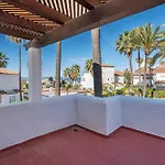 Townhouse W/ Swimming Pool And Underground Parking Apartment