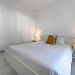 Townhouse W/ Swimming Pool And Underground Parking *