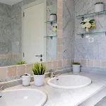Townhouse W/ Swimming Pool And Underground Parking アパート マルベーリャ