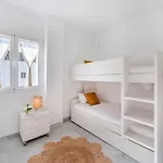 Townhouse W/ Swimming Pool And Underground Parking