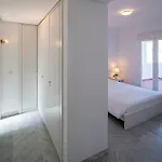 Townhouse W/ Swimming Pool And Underground Parking Apartment