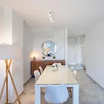 Townhouse W/ Swimming Pool And Underground Parking