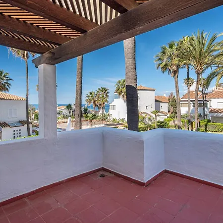 Townhouse W/ Swimming Pool And Underground Parking Daire