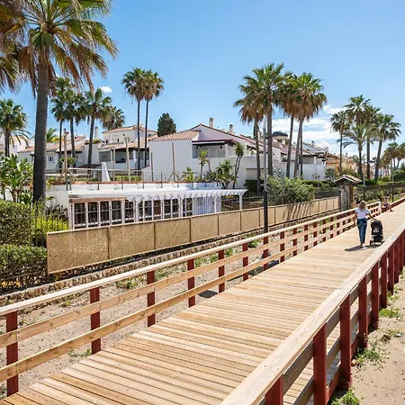 Townhouse W/ Swimming Pool And Underground Parking アパート