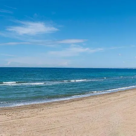 Townhouse W/ Swimming Pool And Underground Parking アパート