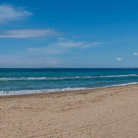 Townhouse W/ Swimming Pool And Underground Parking