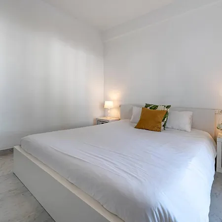 Townhouse W/ Swimming Pool And Underground Parking *