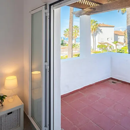 Townhouse W/ Swimming Pool And Underground Parking *