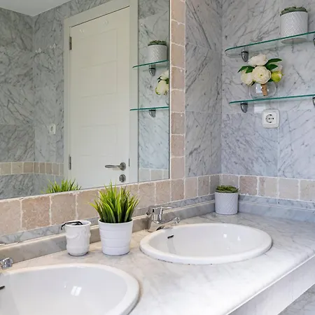 Townhouse W/ Swimming Pool And Underground Parking 公寓 马尔韦利亚