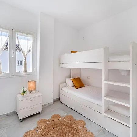 Townhouse W/ Swimming Pool And Underground Parking