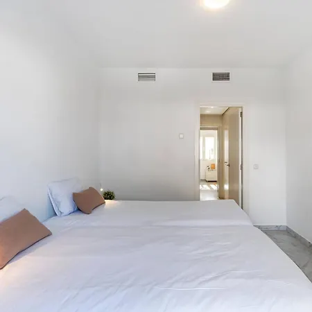 Townhouse W/ Swimming Pool And Underground Parking Daire