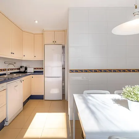 Townhouse W/ Swimming Pool And Underground Parking Marbella