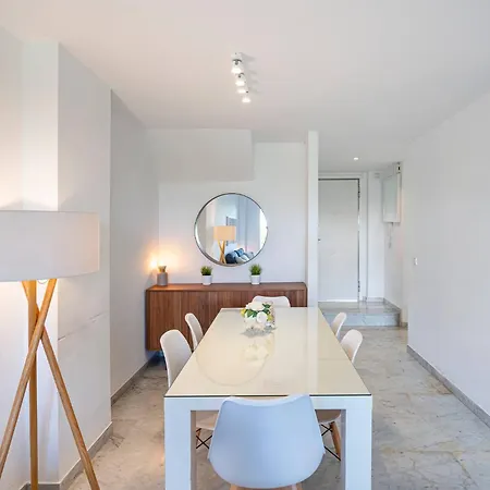 Townhouse W/ Swimming Pool And Underground Parking