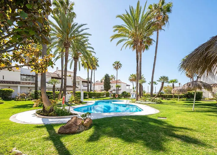 Townhouse W/ Swimming Pool And Underground Parking 公寓 *