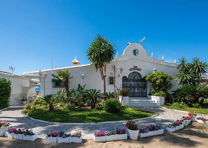 Townhouse W/ Swimming Pool And Underground Parking *
