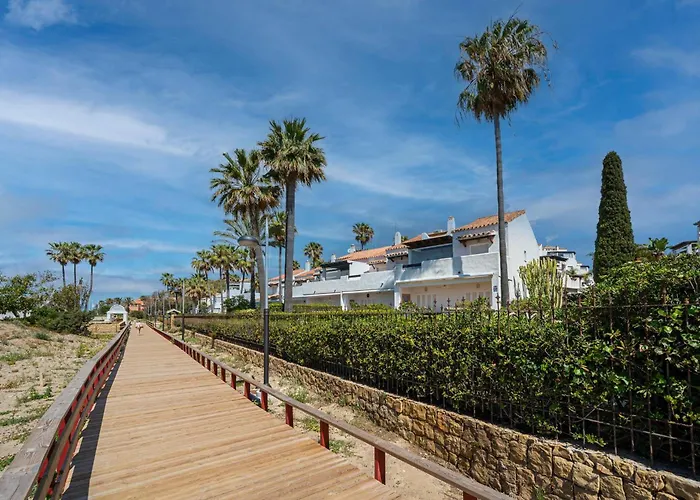 Townhouse W/ Swimming Pool And Underground Parking 公寓 *