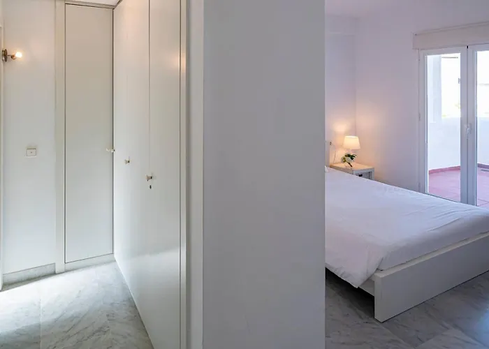 Townhouse W/ Swimming Pool And Underground Parking Apartment