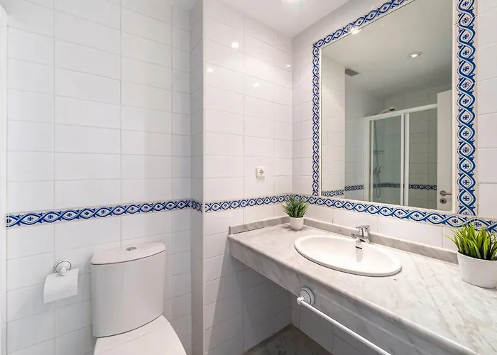 Townhouse W/ Swimming Pool And Underground Parking