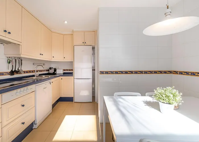 Townhouse W/ Swimming Pool And Underground Parking Marbella