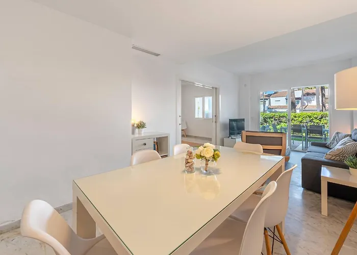 Townhouse W/ Swimming Pool And Underground Parking Marbella