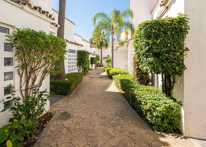 Townhouse W/ Swimming Pool And Underground Parking * Marbella