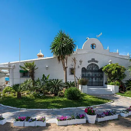 Townhouse W/ Swimming Pool And Underground Parking *