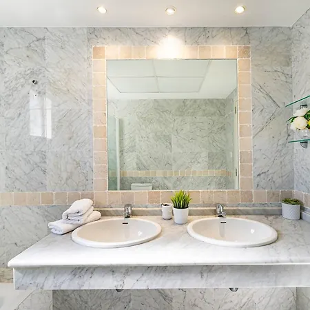 Townhouse W/ Swimming Pool And Underground Parking * Marbella