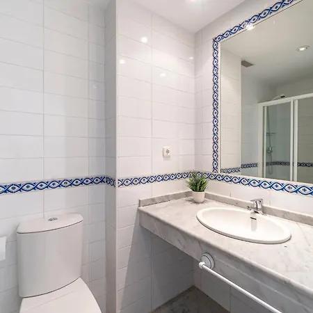 Townhouse W/ Swimming Pool And Underground Parking