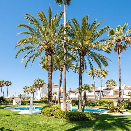 Townhouse W/ Swimming Pool And Underground Parking Marbella